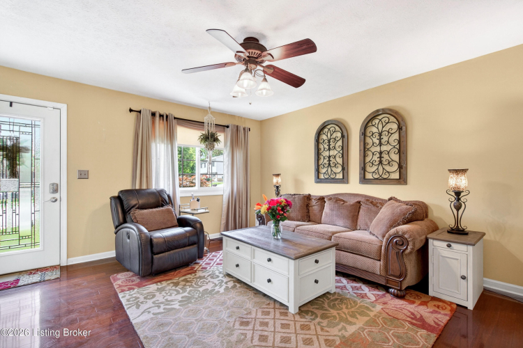Listing Image 11