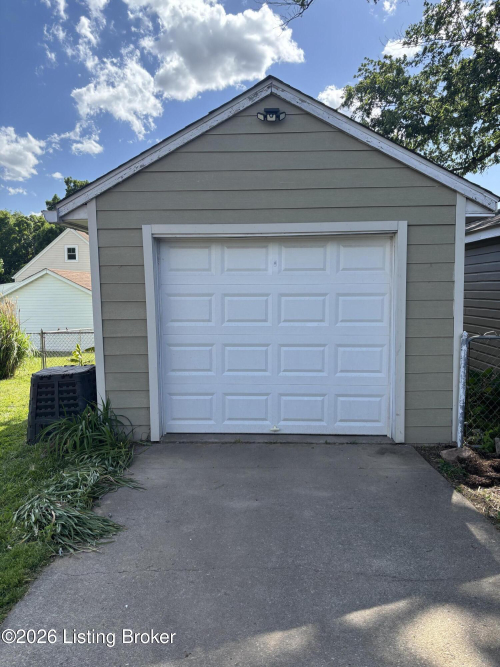 Listing Image 11