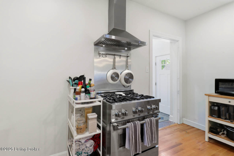 Listing Image 19