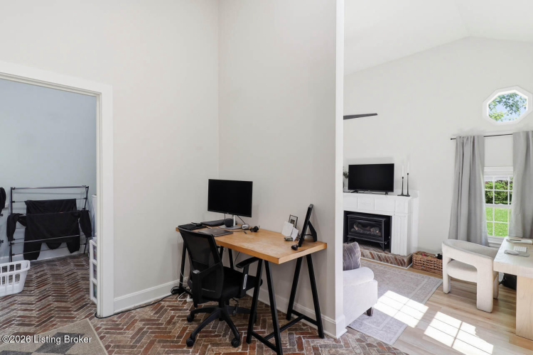 Listing Image 20