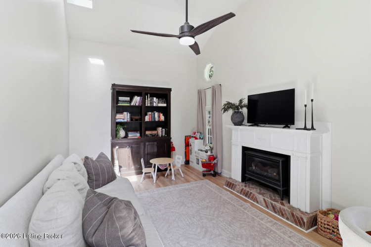 Listing Image 23