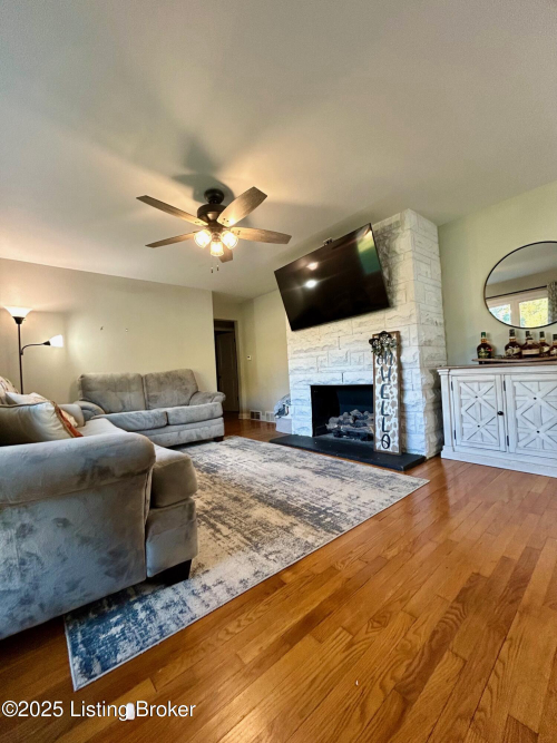 Listing Image 7