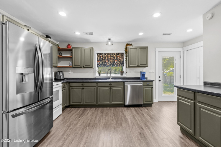Listing Image 10