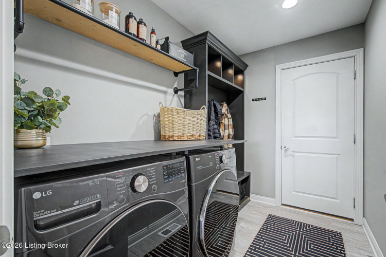 Listing Image 13