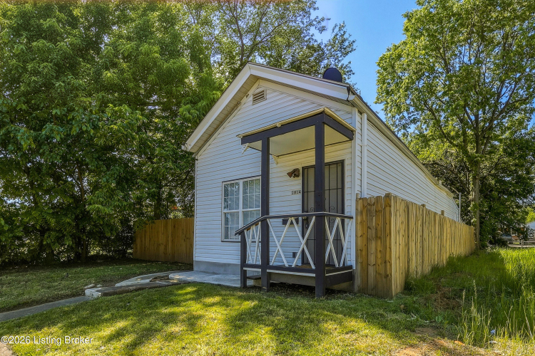 Listing Image 4
