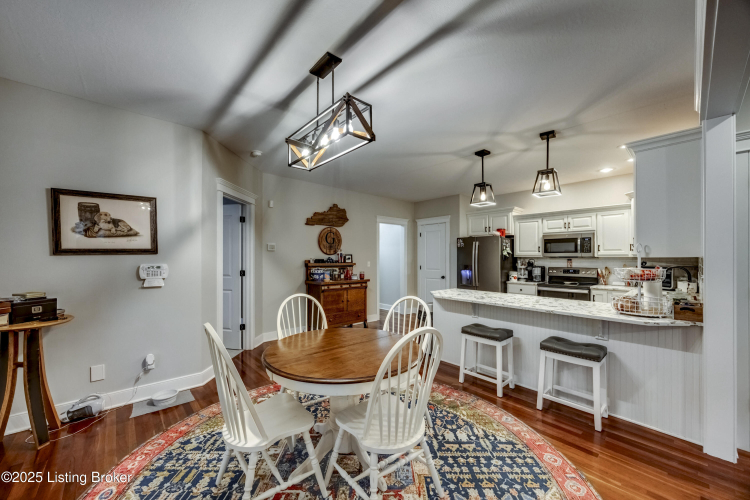Listing Image 17