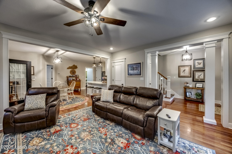 Listing Image 10