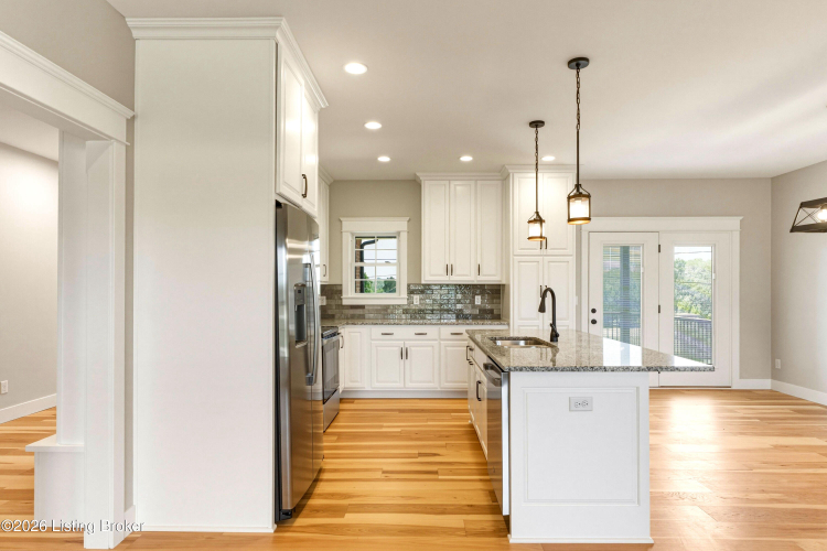 Listing Image 12