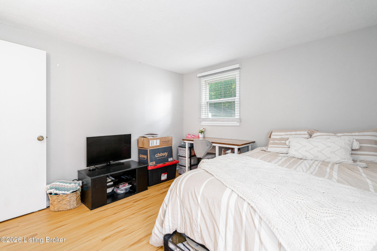 Listing Image 17