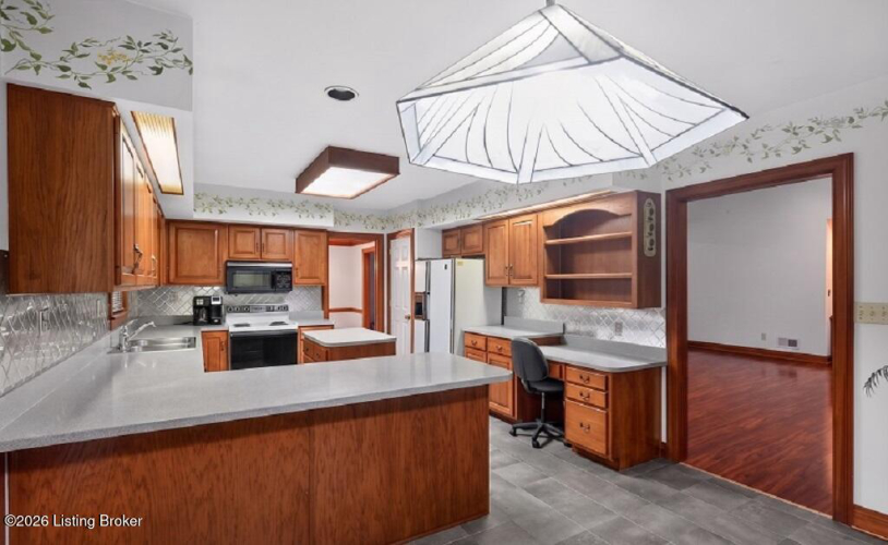 Listing Image 19