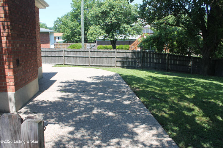 Listing Image 8