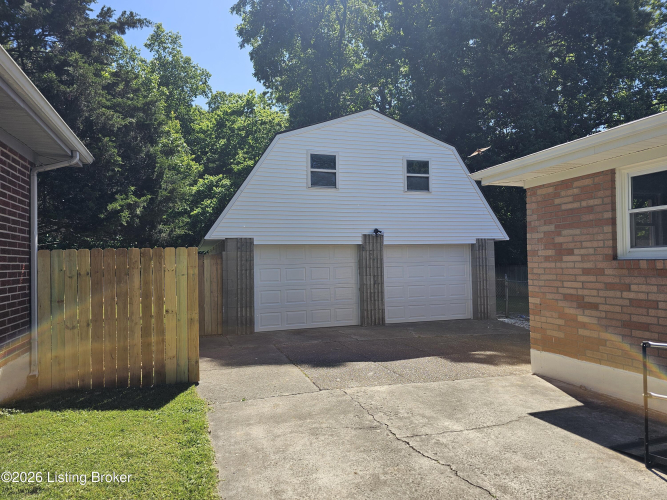 Listing Image 4