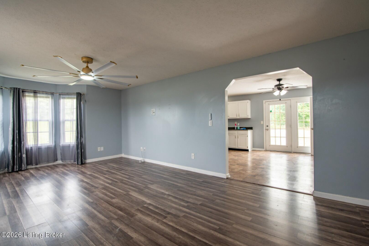 Listing Image 17