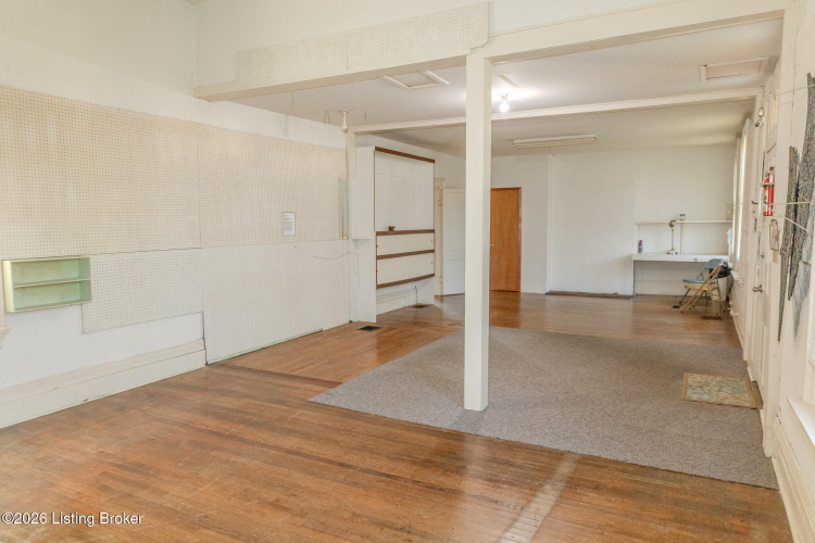 Listing Image 6