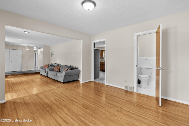 Listing Image 16