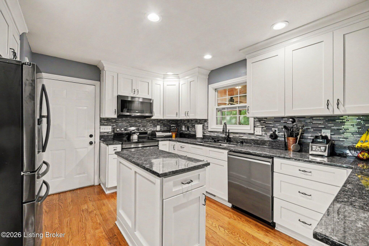 Listing Image 10