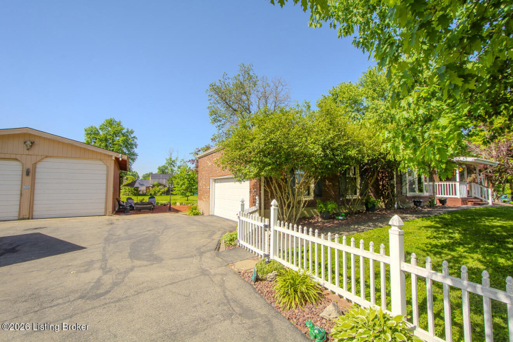 Listing Image 17