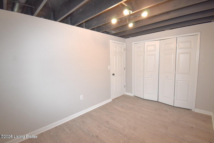 Listing Image 27