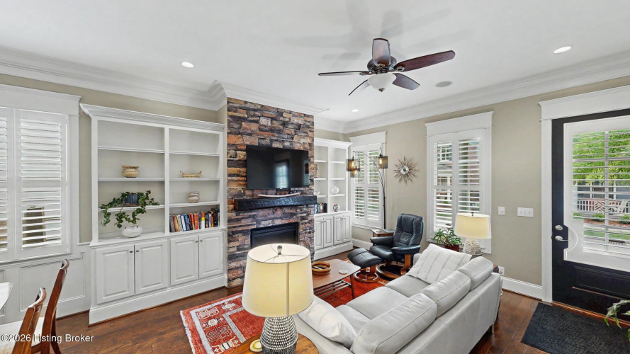 Listing Image 5
