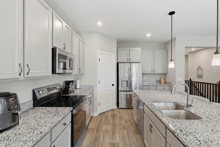 Listing Image 12