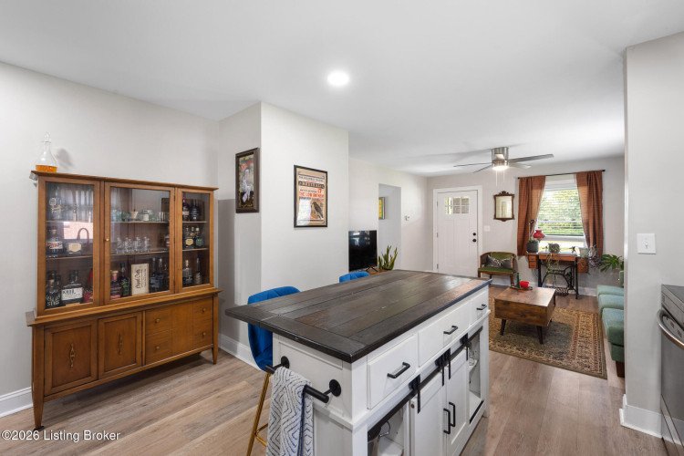 Listing Image 19
