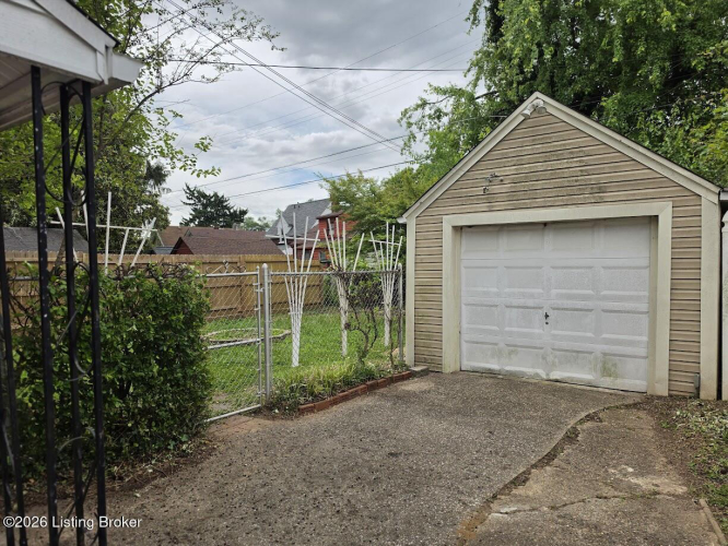 Listing Image 9