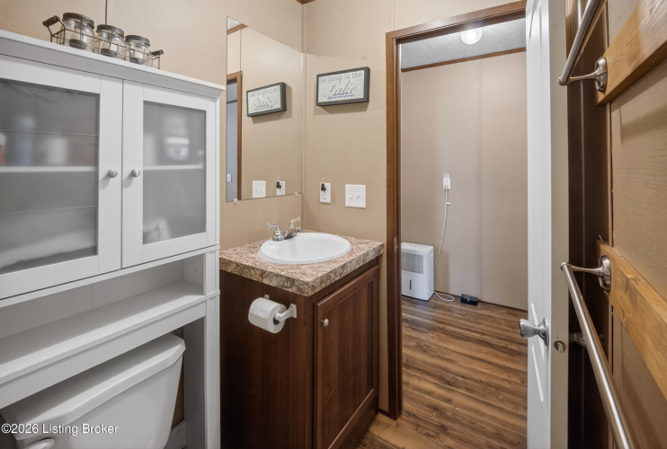 Listing Image 19