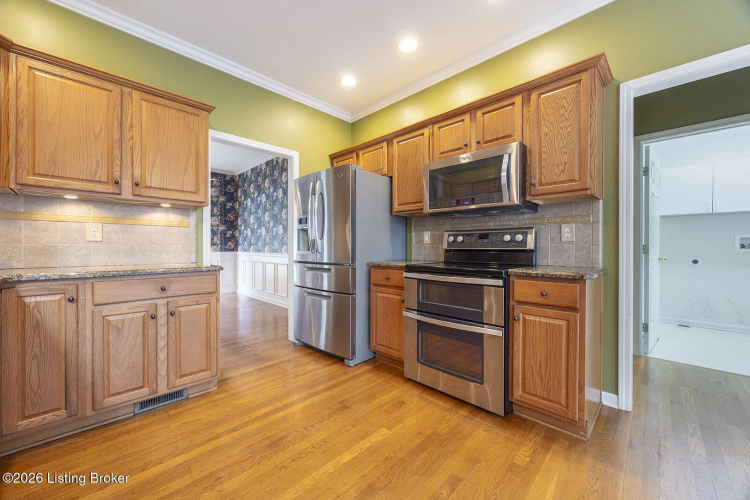 Listing Image 12