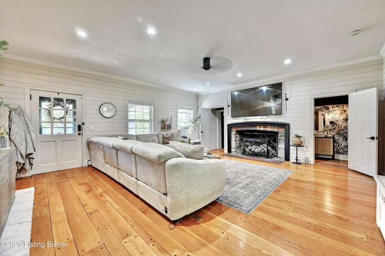 Listing Image 16