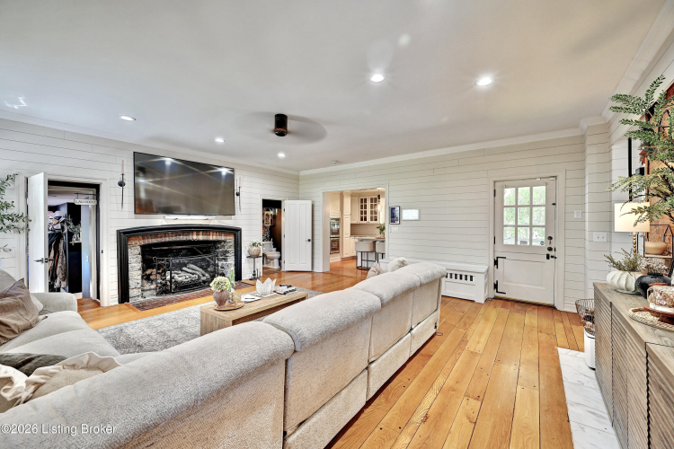 Listing Image 17