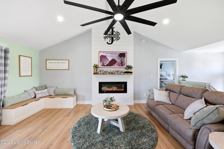 Listing Image 16
