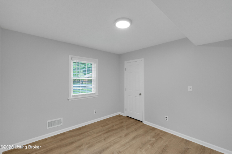 Listing Image 27