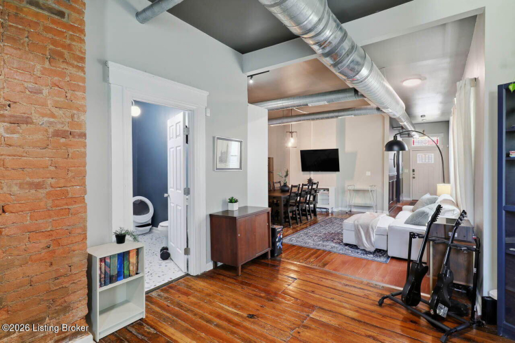 Listing Image 11