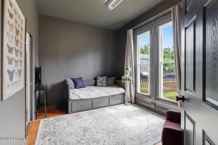 Listing Image 19