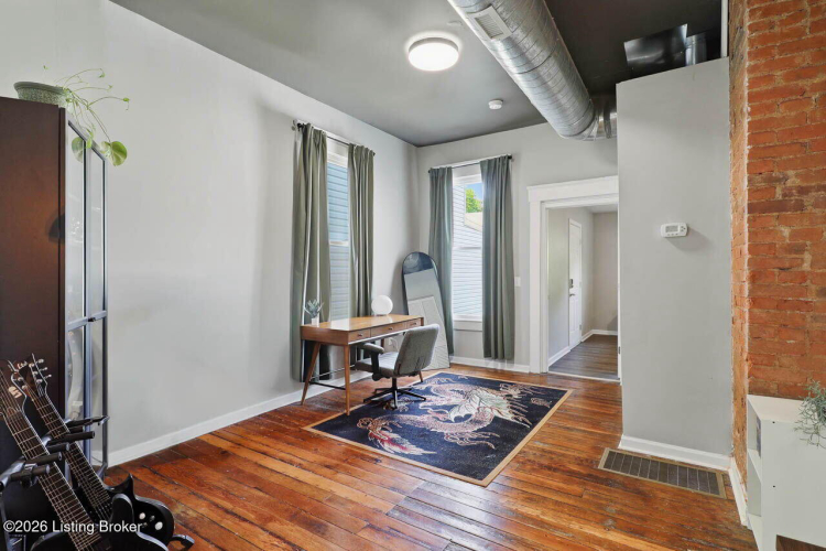 Listing Image 10