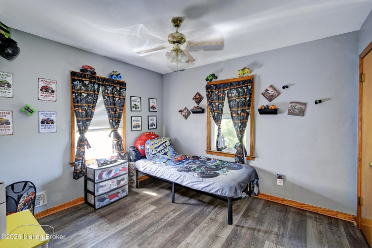 Listing Image 11