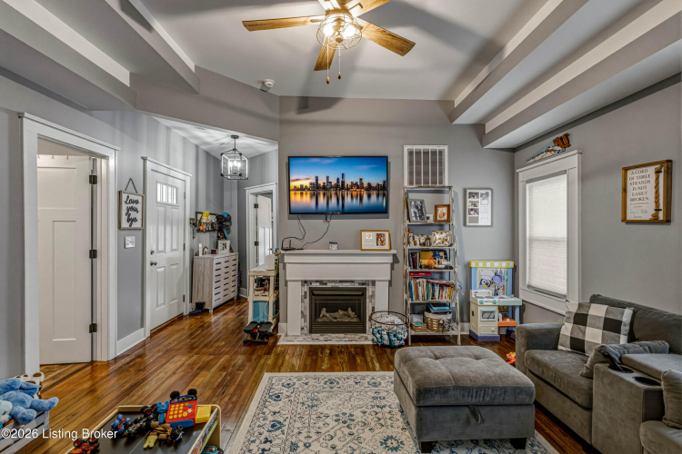 Listing Image 12