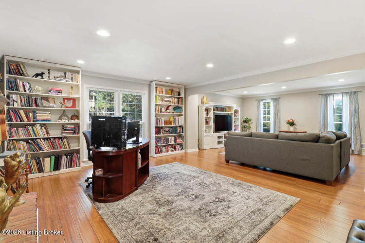 Listing Image 11