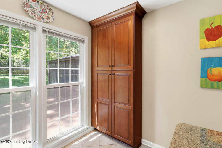 Listing Image 16