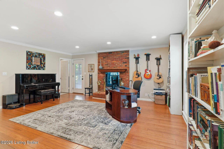 Listing Image 9