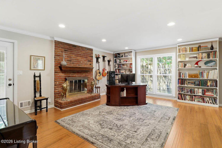 Listing Image 10
