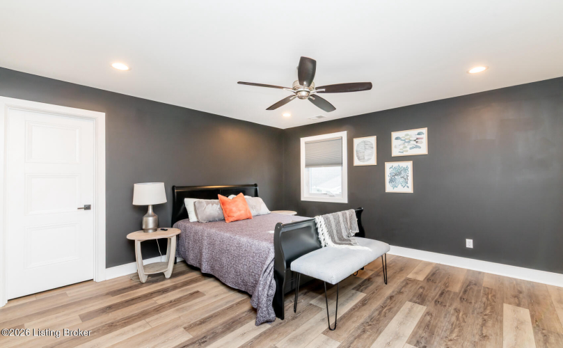 Listing Image 102
