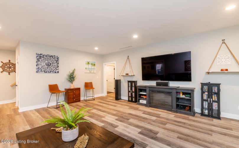Listing Image 124