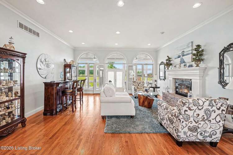 Listing Image 12