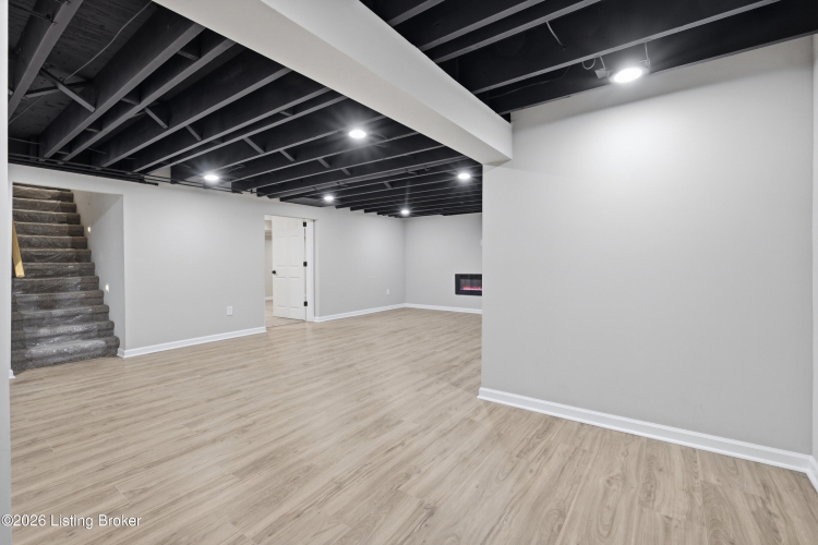 Listing Image 26