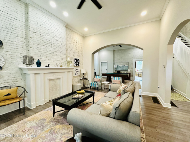 Listing Image 9