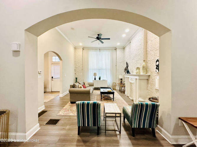 Listing Image 10