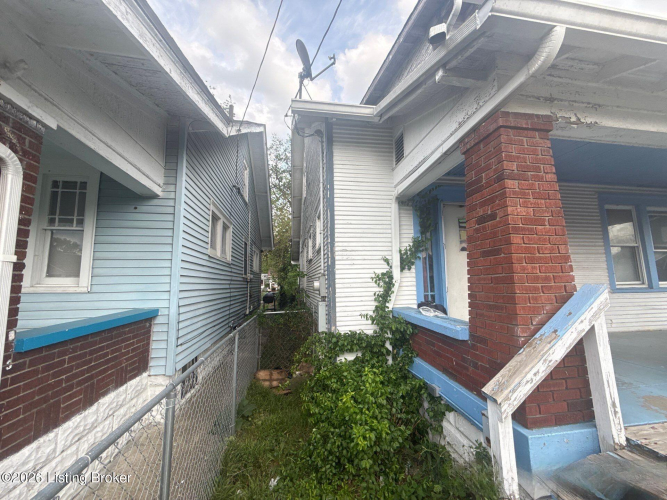 Listing Image 11