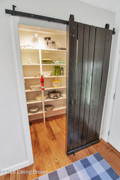 Listing Image 10