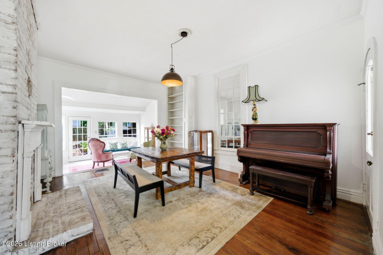 Listing Image 12